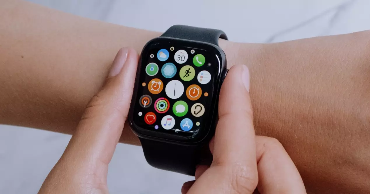 Apple Sweeps the Market, How Many People Use One of Their Watch