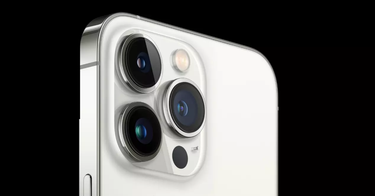 iPhone 13 Pro camera glitches