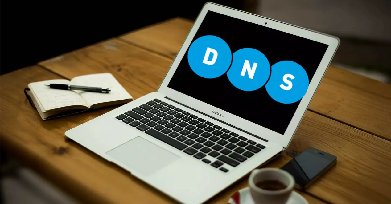 change DNS servers dynamically with DNSRoaming